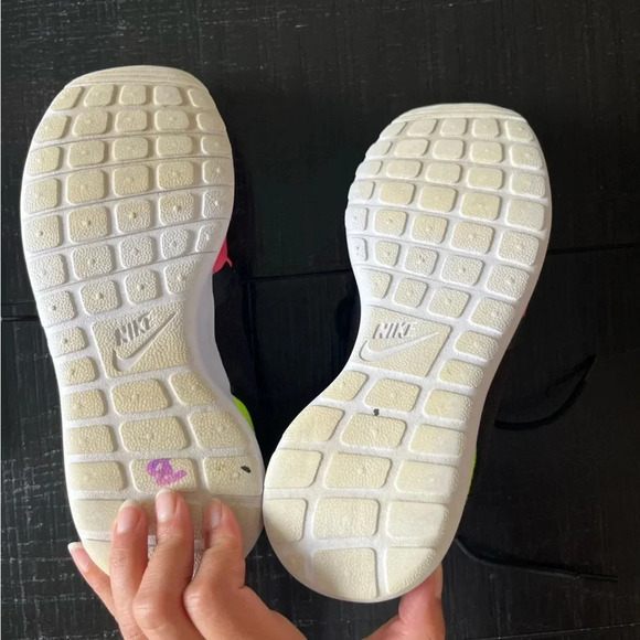 Nike Roshe One Bright GS Size 4.5 Y - Picture 8 of 8